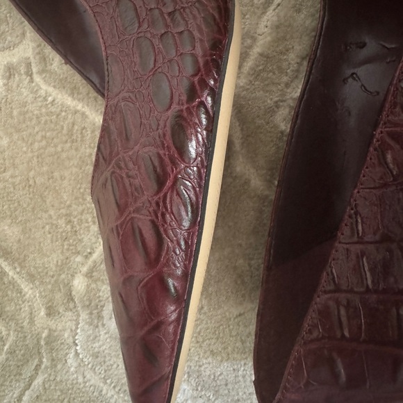 White House Black Market Burgundy Croc Embossed Heels. Brand New , never worn! - Picture 8 of 11